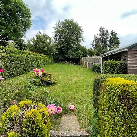 Modern & Spacious Home With Garden And Parking Sheffield Exterior photo